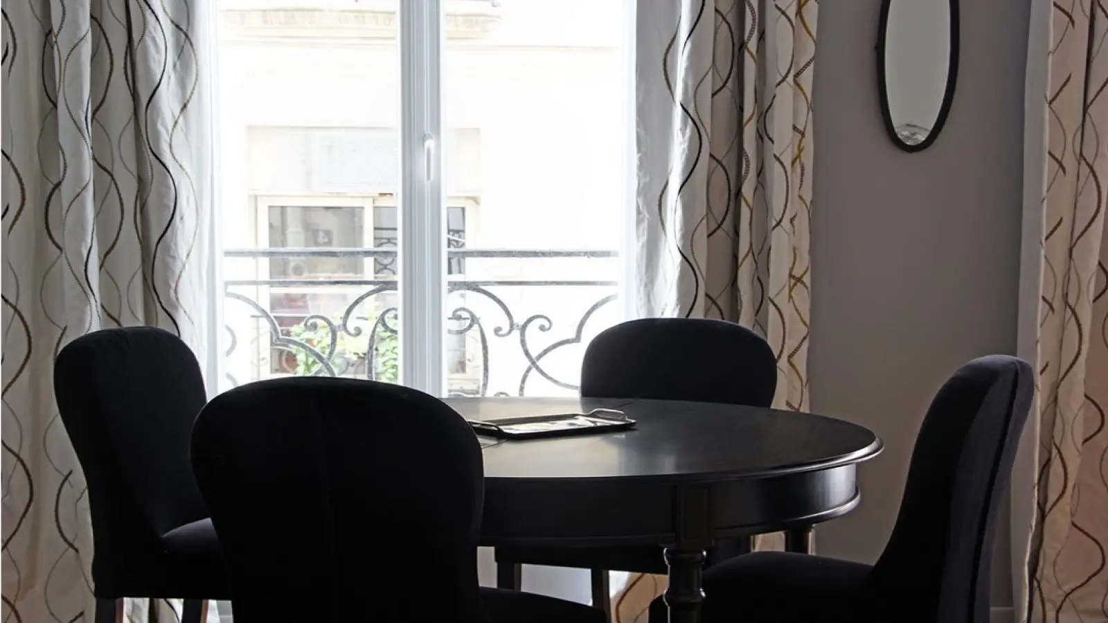 Appartement Rue Grégoire de Tours à Paris