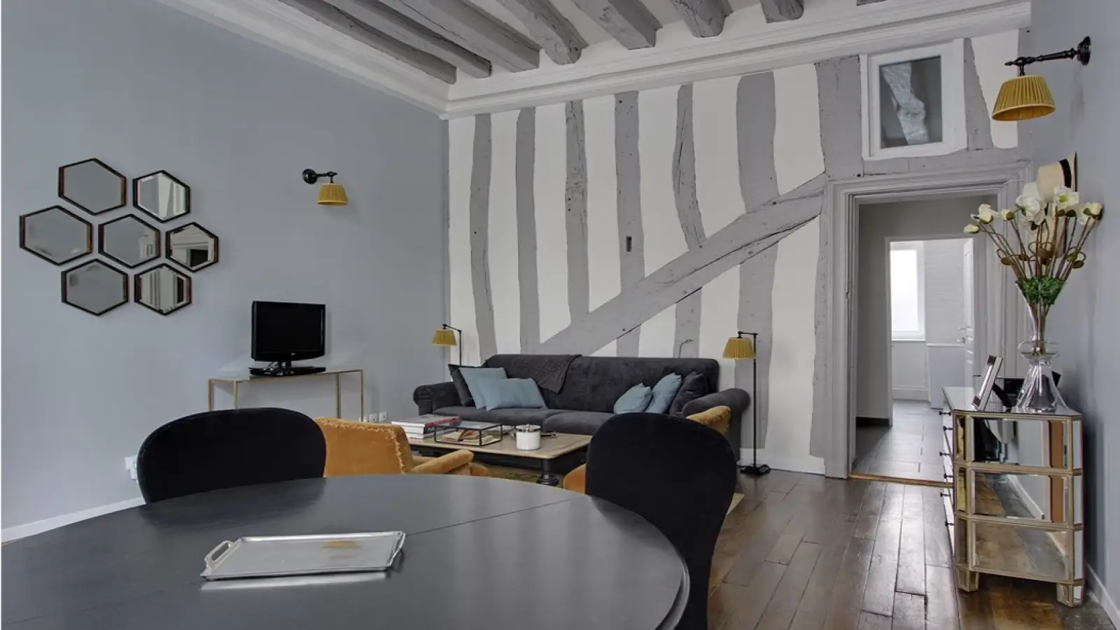 Appartement Rue Grégoire de Tours à Paris