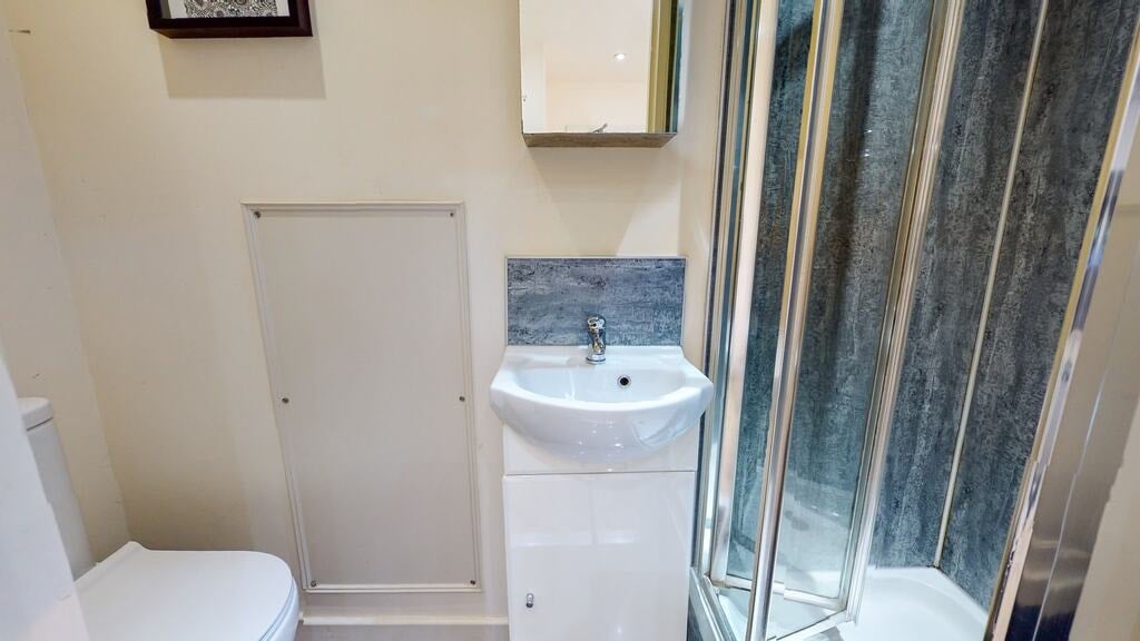 Flat Ash Grove in Greater London
