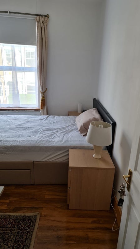 Room Totterdown Street in Greater London