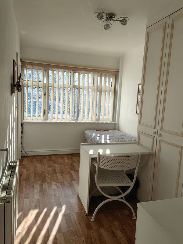 Flat Becmead Avenue in London
