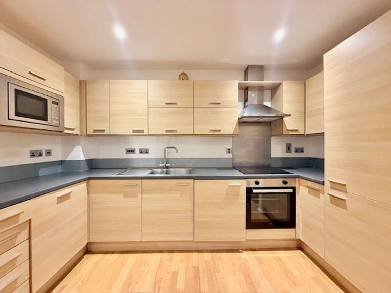 Flat Devonport Street in Greater London