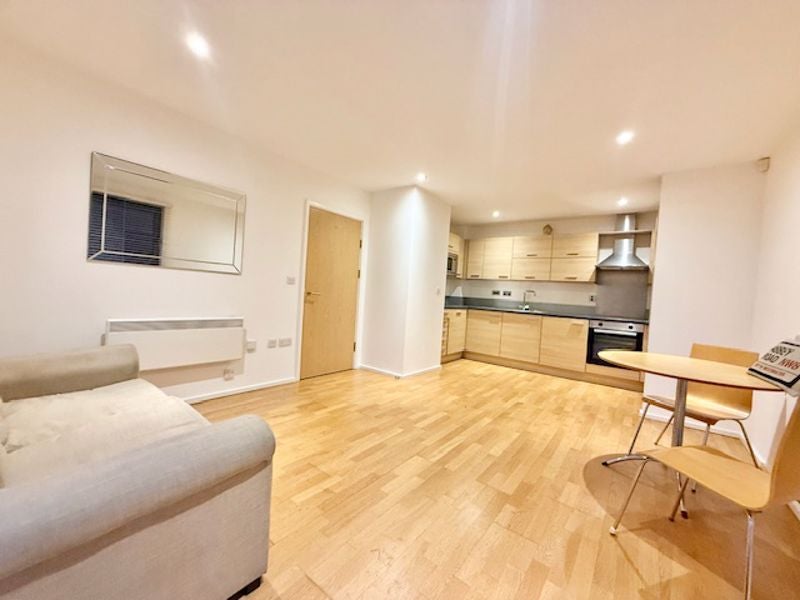 Flat Devonport Street in Greater London