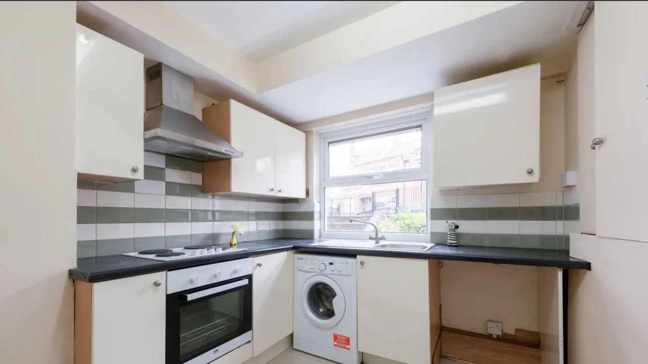 Room Cormont Road in Greater London