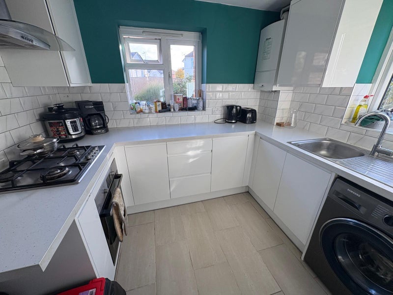 Room Hobart Close in Greater London