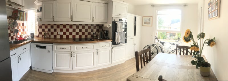 Room Earlsfield Road in Greater London