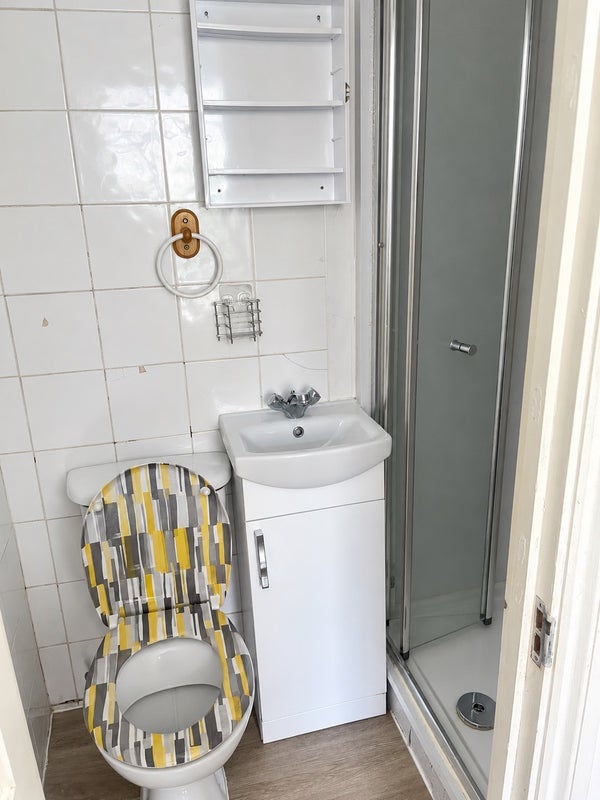 Room Leander Road in Greater London