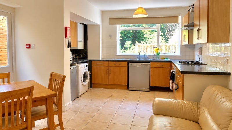 Room Leander Road in Greater London