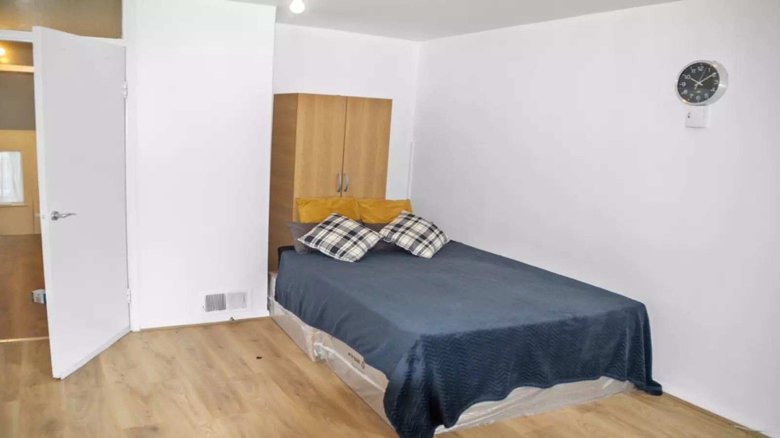 Flat Parry Road in City of Westminster
