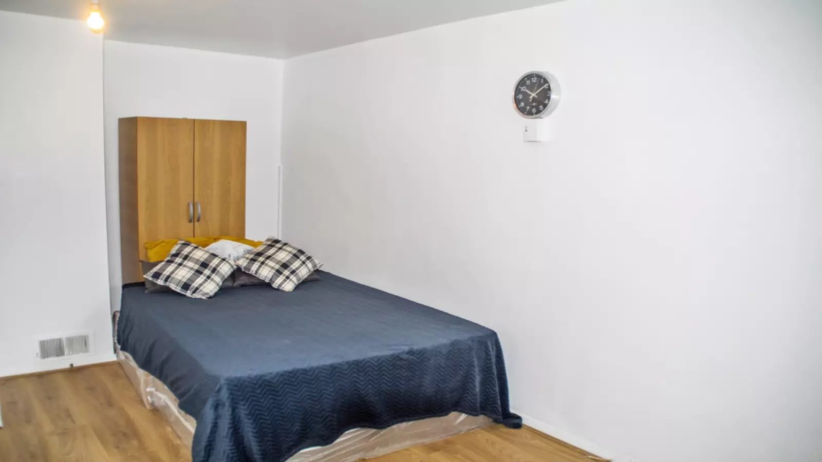 Flat Parry Road in City of Westminster