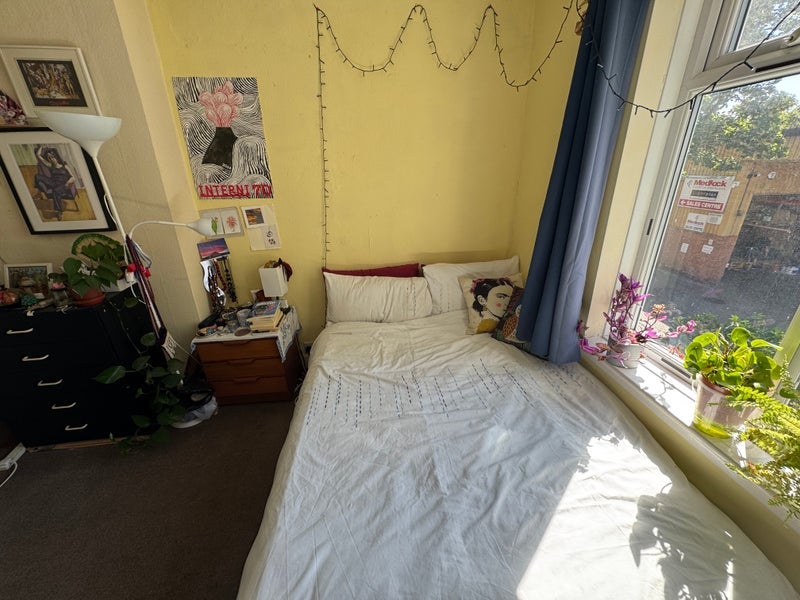 Room Effingham Road in Greater London