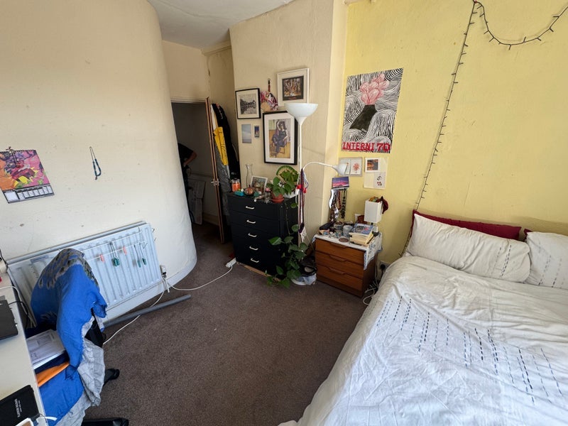 Room Effingham Road in Greater London