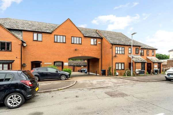 Flat High Street in Dacorum