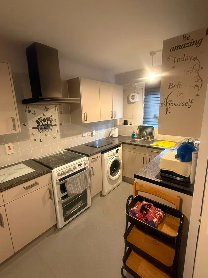 Room Beaumont Road in Greater London