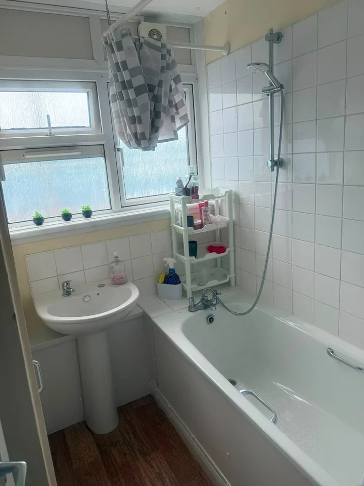 Room Beaumont Road in Greater London