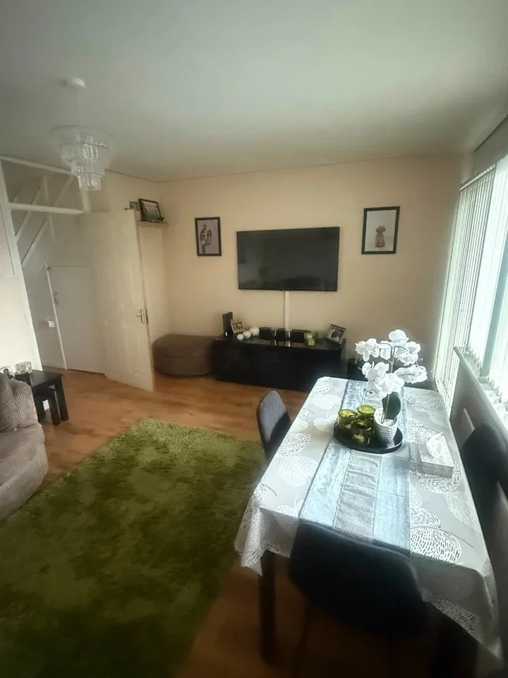 Room Beaumont Road in Greater London