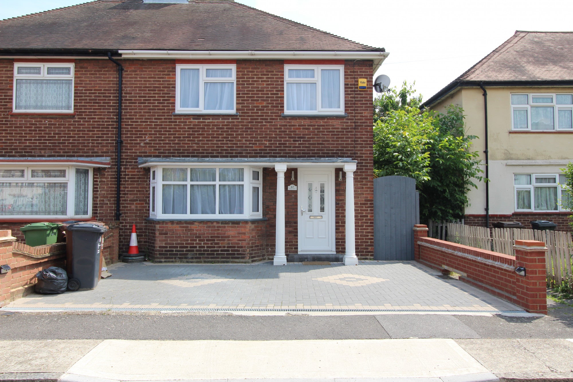 House Rosslyn Avenue in Greater London