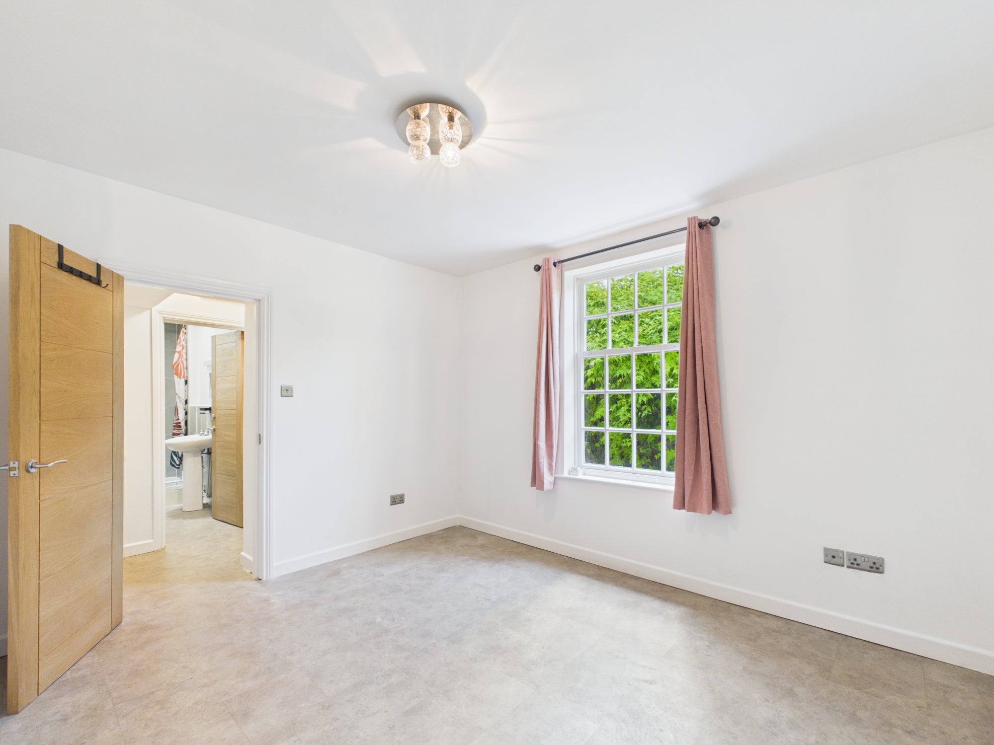 Flat Lansdown Crescent in Cheltenham