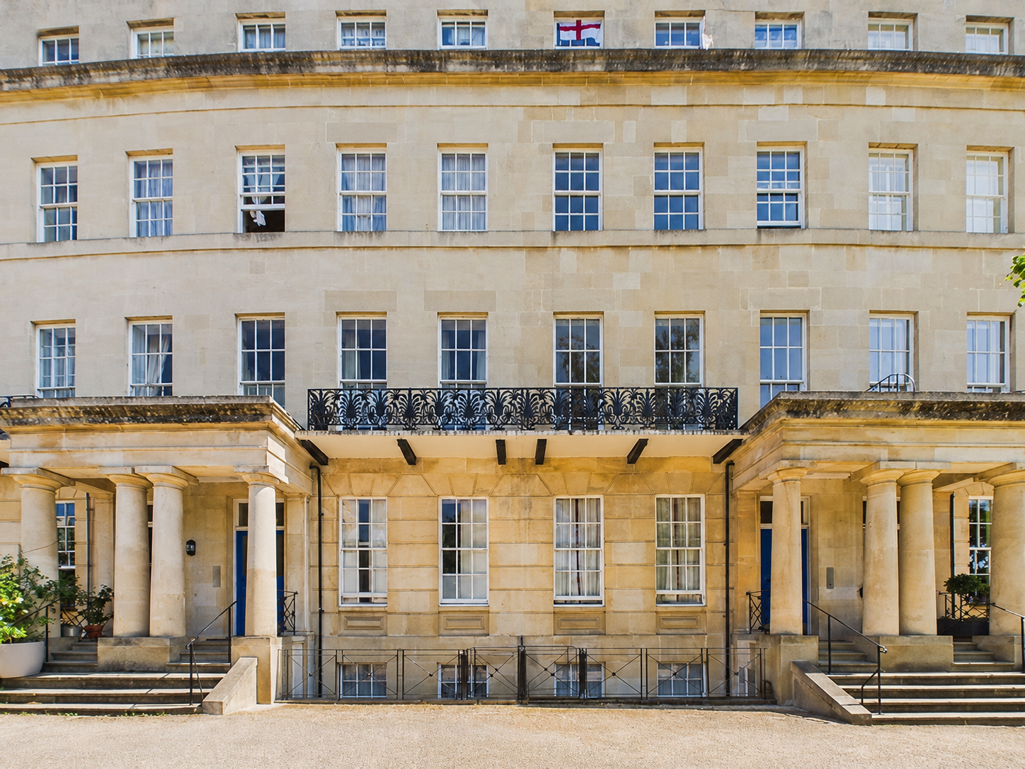 Flat Lansdown Crescent in Cheltenham