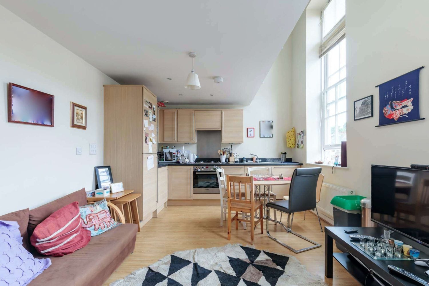 Flat Shepperton Road in Greater London