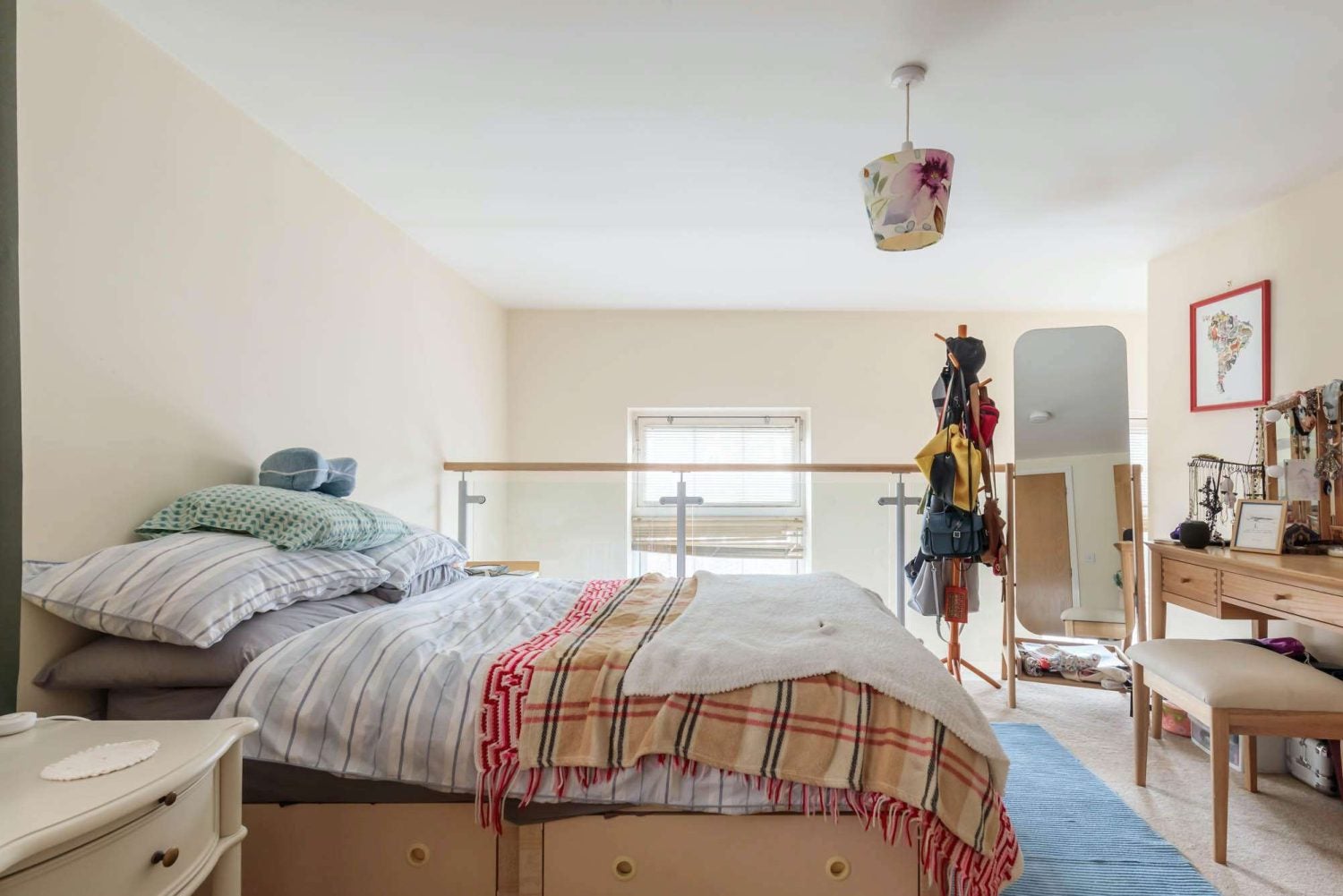 Flat Shepperton Road in Greater London