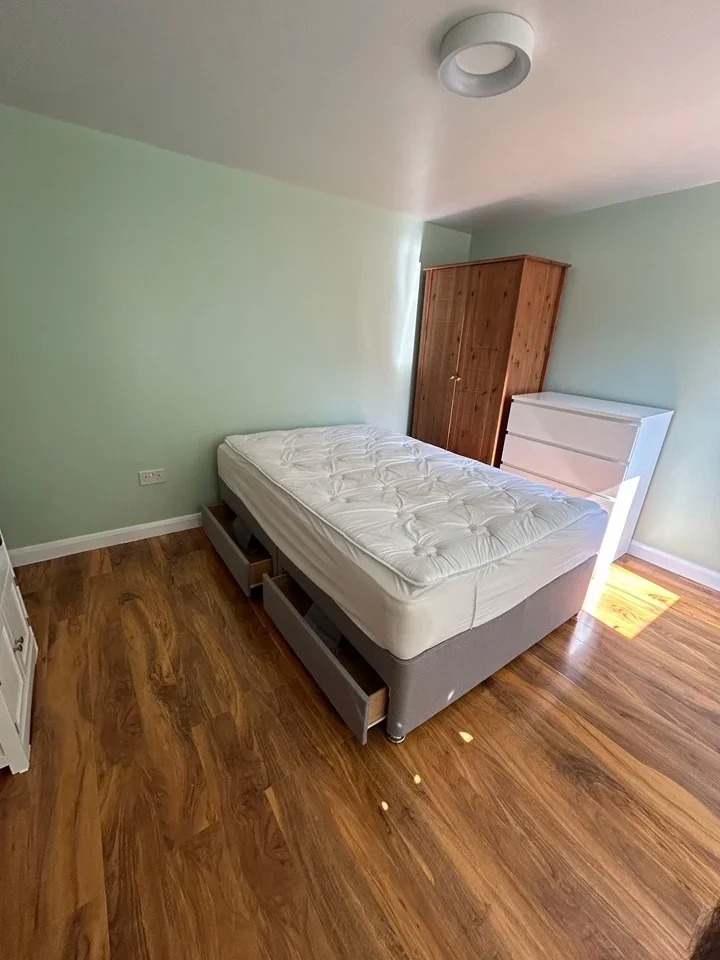 Flat Seaforth Avenue in Greater London