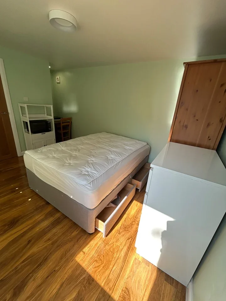Flat Seaforth Avenue in Greater London