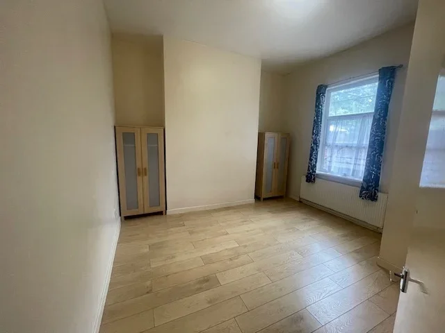 Flat Ardern Road in Manchester