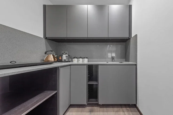 Flat Woodstock Road in Greater London