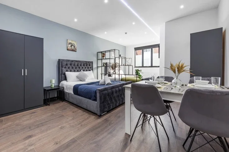 Flat Woodstock Road in Greater London