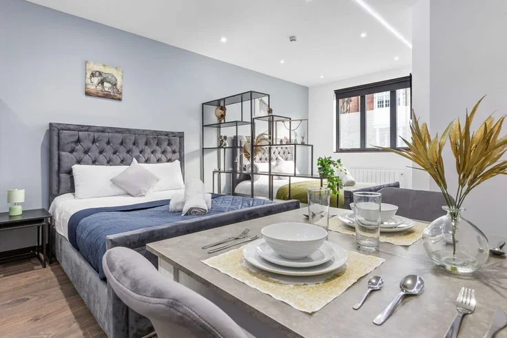 Flat Woodstock Road in Greater London