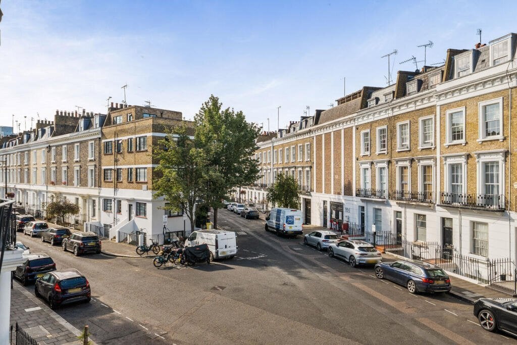 Flat Belgrave Road in City of Westminster