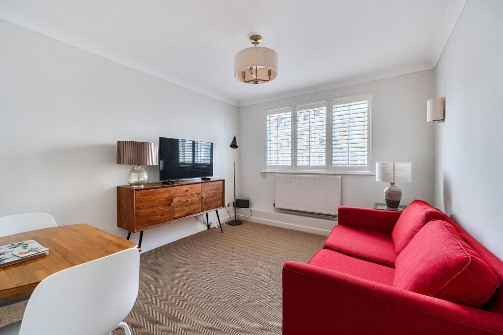 Flat Belgrave Road in City of Westminster