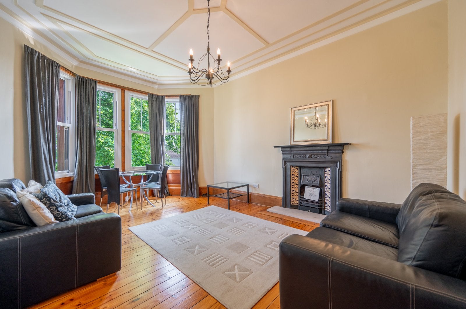 Flat Beechwood Drive in Glasgow