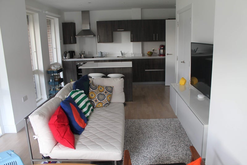 Room Aston Street in Greater London