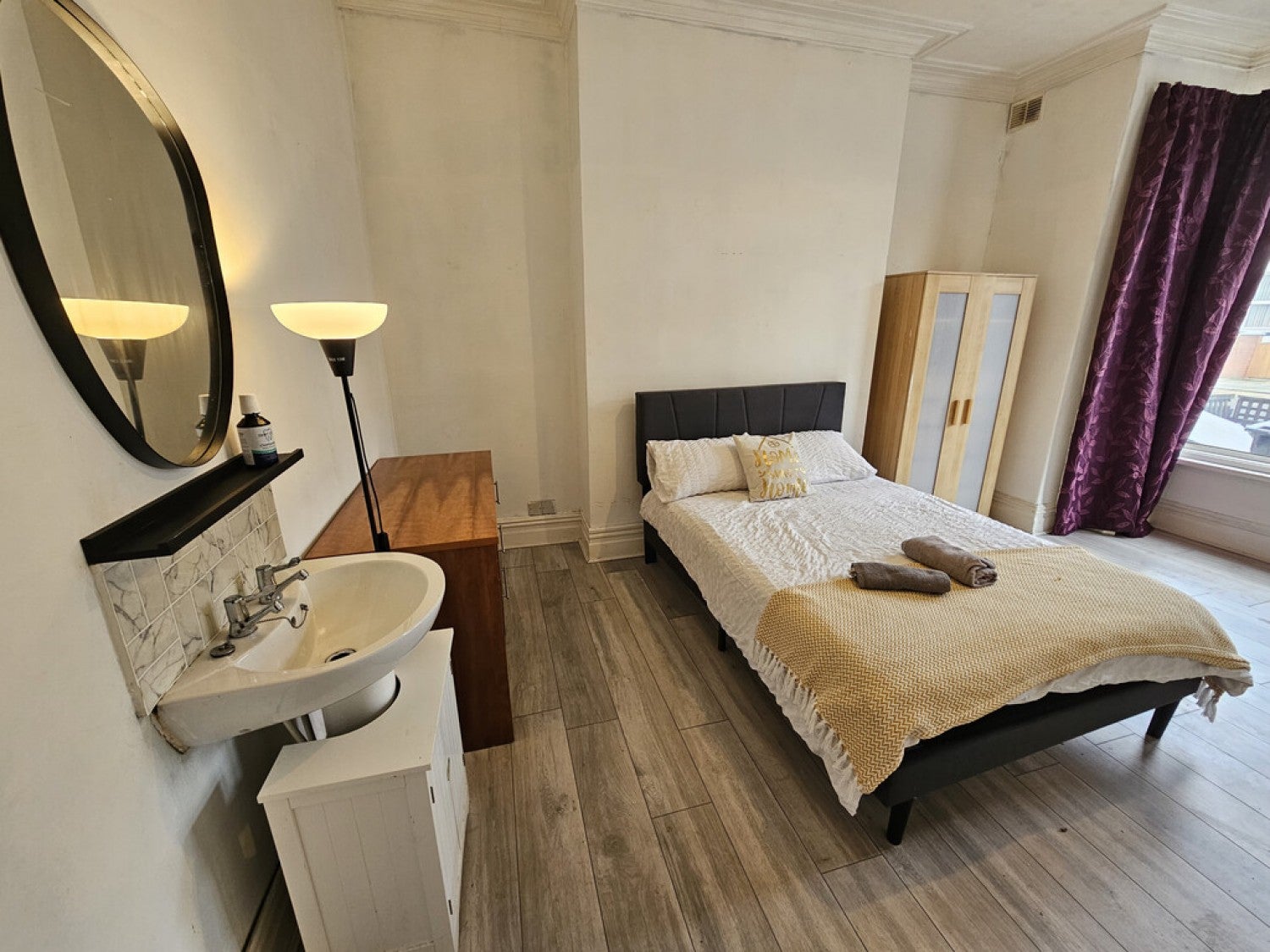 Room Queen Victoria Road in Blackpool