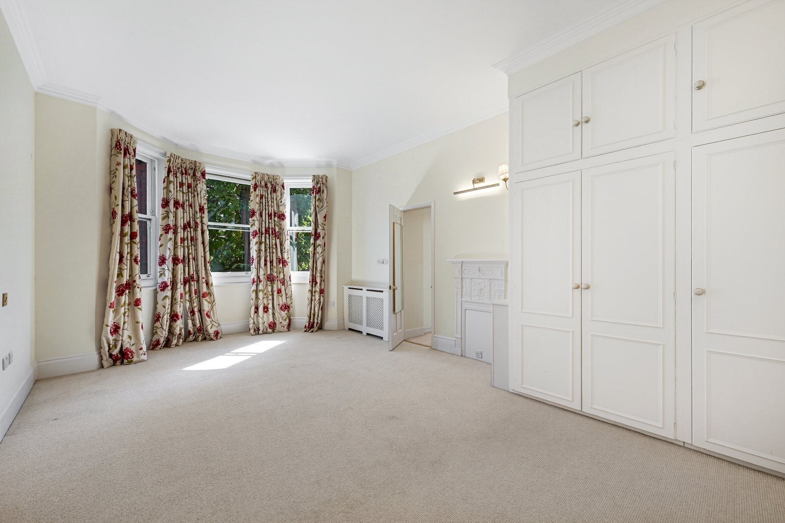 Flat Ambrosden Avenue in City of Westminster