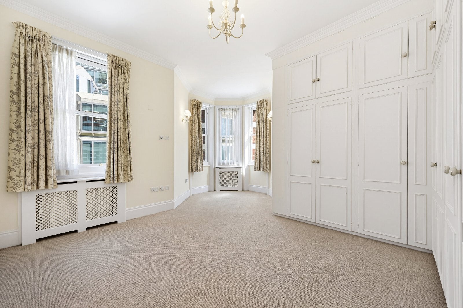 Flat Ambrosden Avenue in City of Westminster
