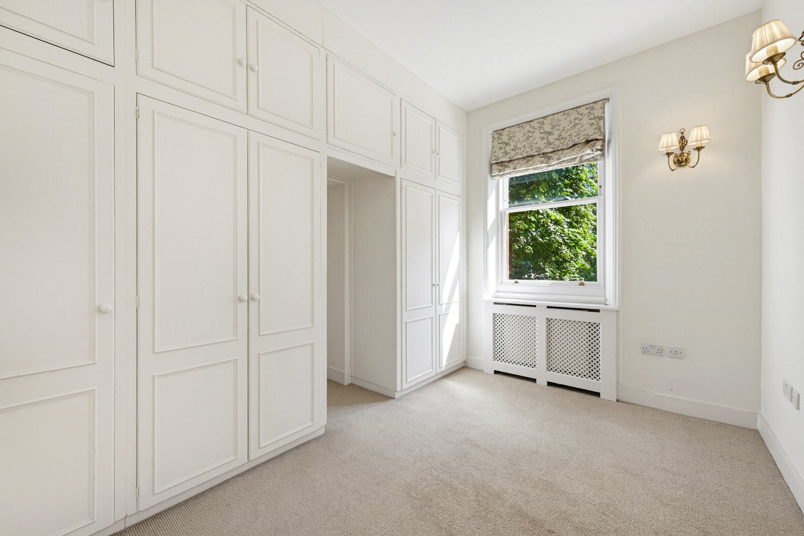 Flat Ambrosden Avenue in City of Westminster