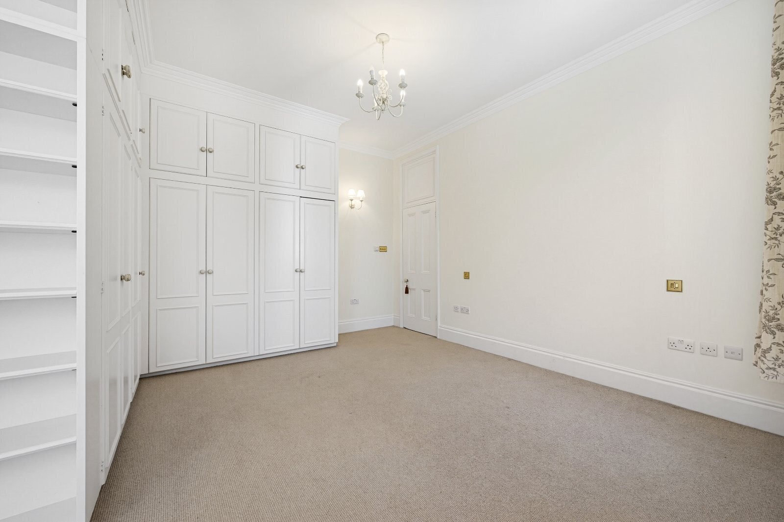 Flat Ambrosden Avenue in City of Westminster