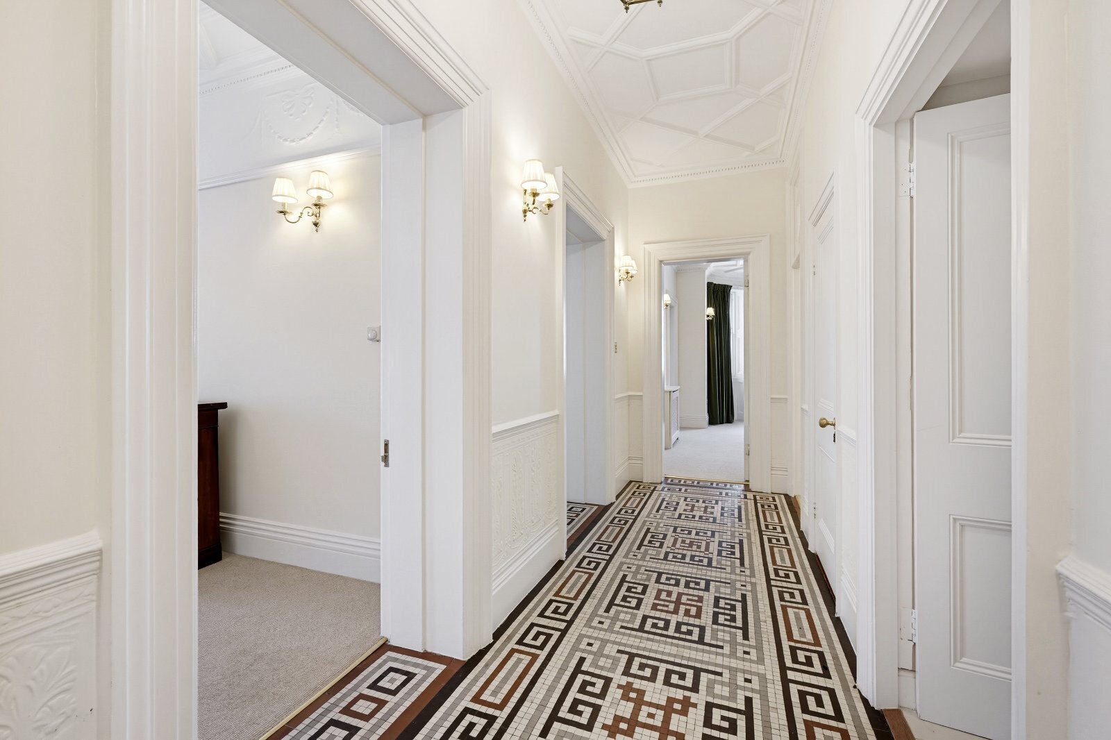 Flat Ambrosden Avenue in City of Westminster