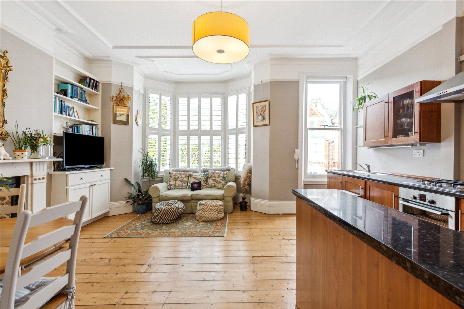 Flat Plympton Road in Greater London