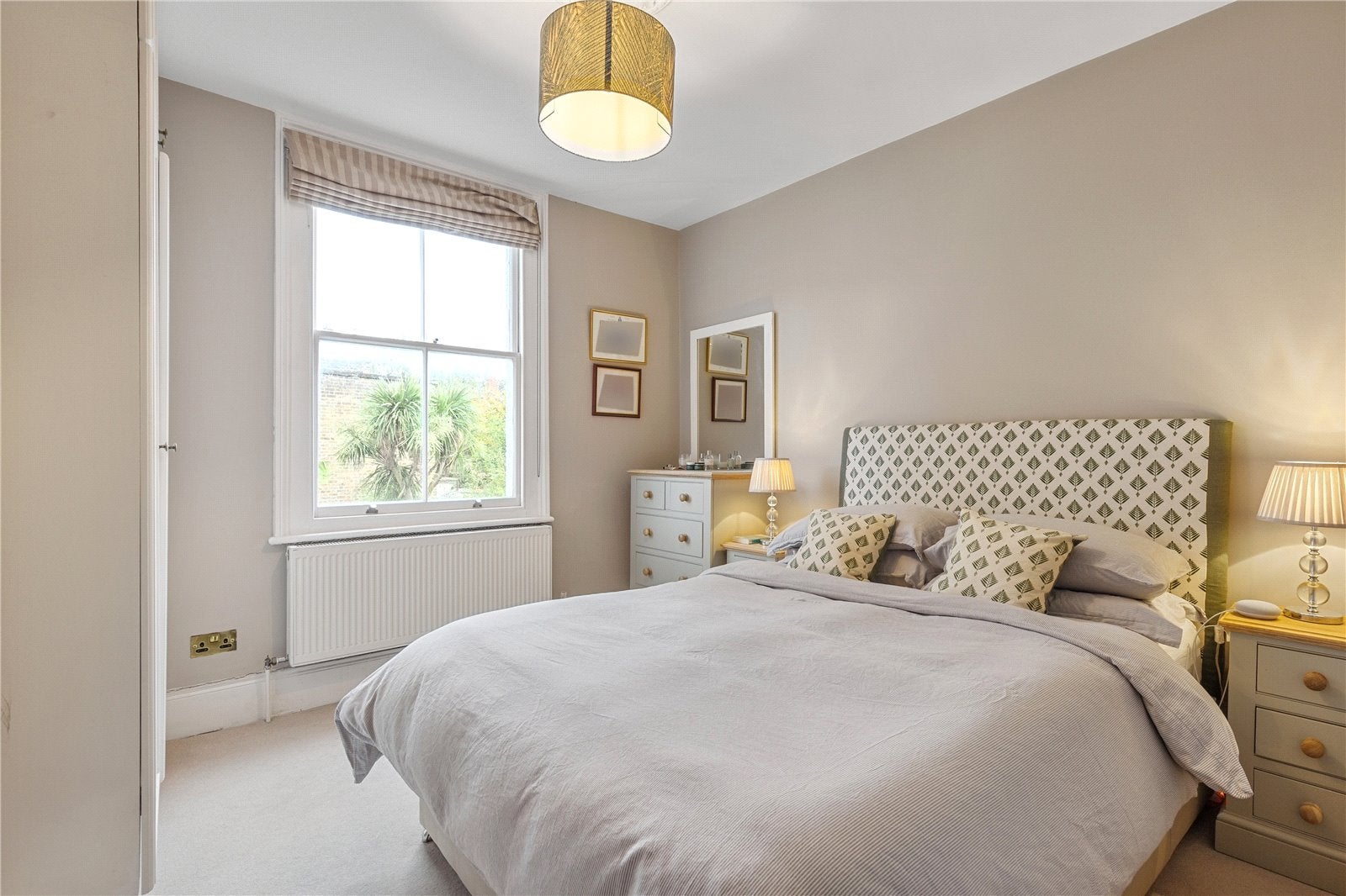 Flat Plympton Road in Greater London