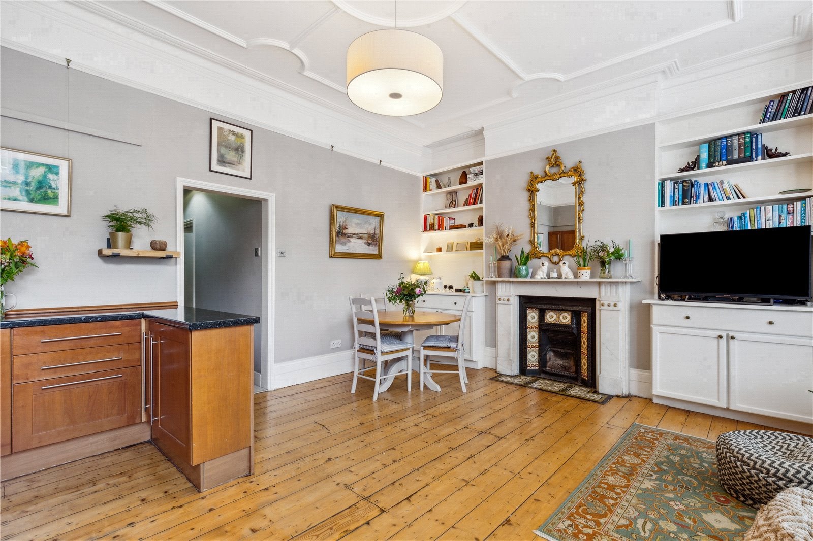 Flat Plympton Road in Greater London