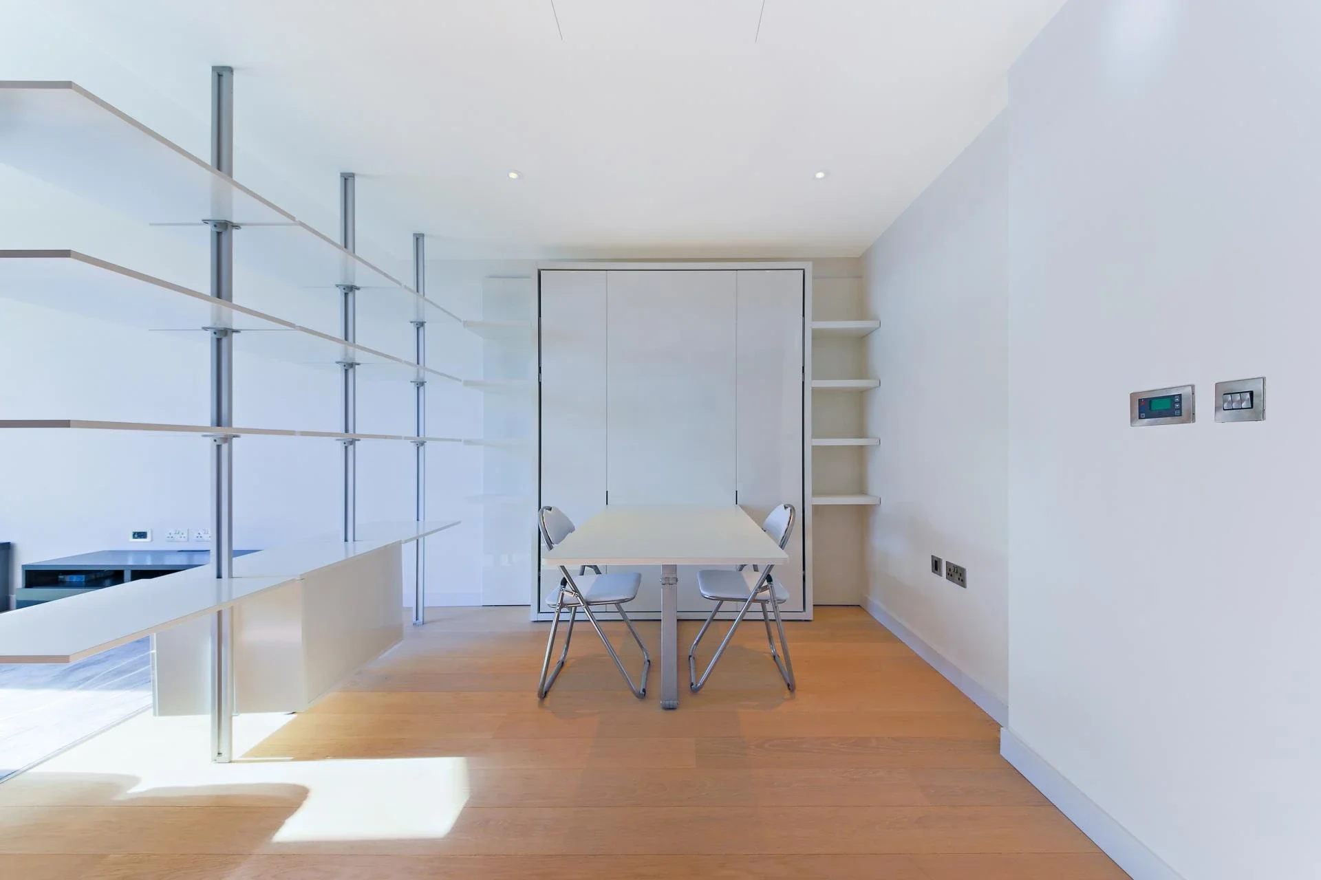 Flat Biscayne Avenue in Greater London