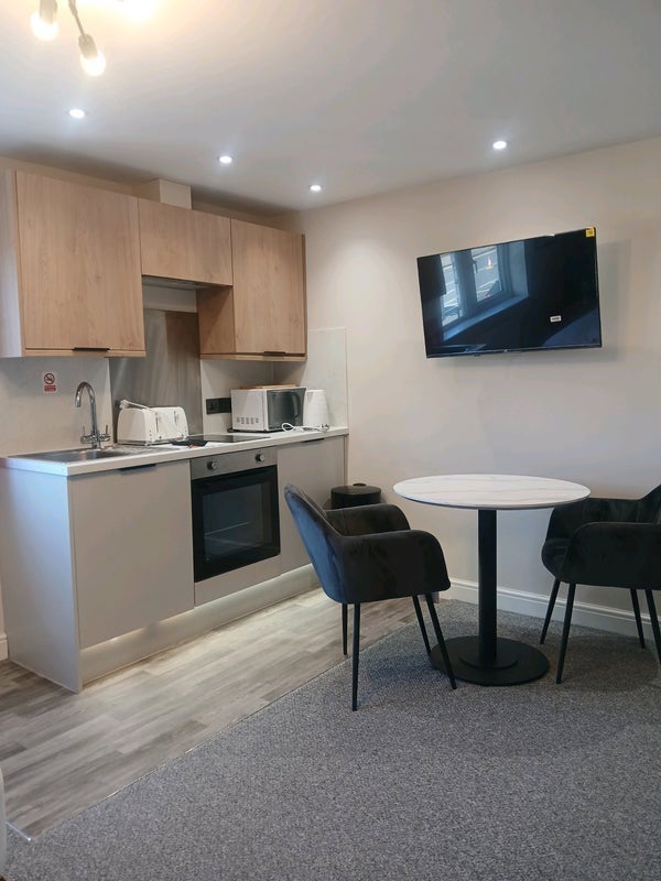 Room Ladybrook Lane in Mansfield Woodhouse