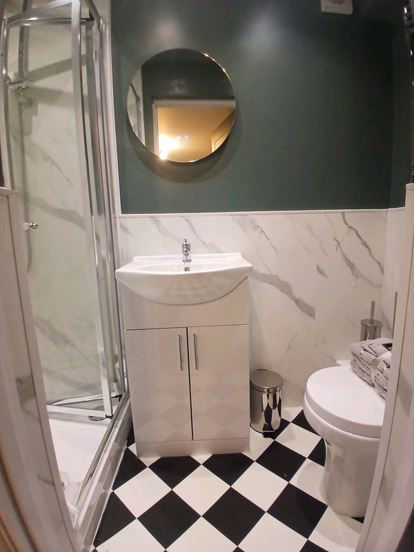 Room Ladybrook Lane in Mansfield Woodhouse