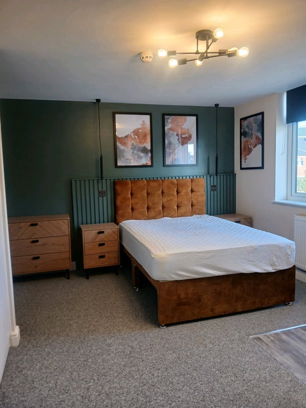 Room Ladybrook Lane in Mansfield Woodhouse