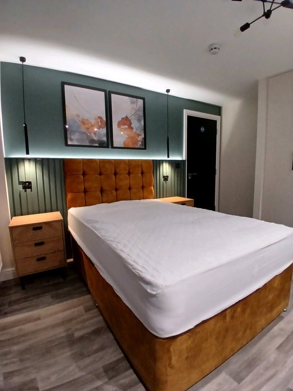 Room Ladybrook Lane in Mansfield Woodhouse
