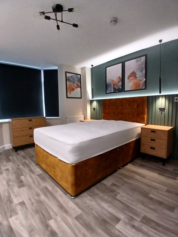 Room Ladybrook Lane in Mansfield Woodhouse